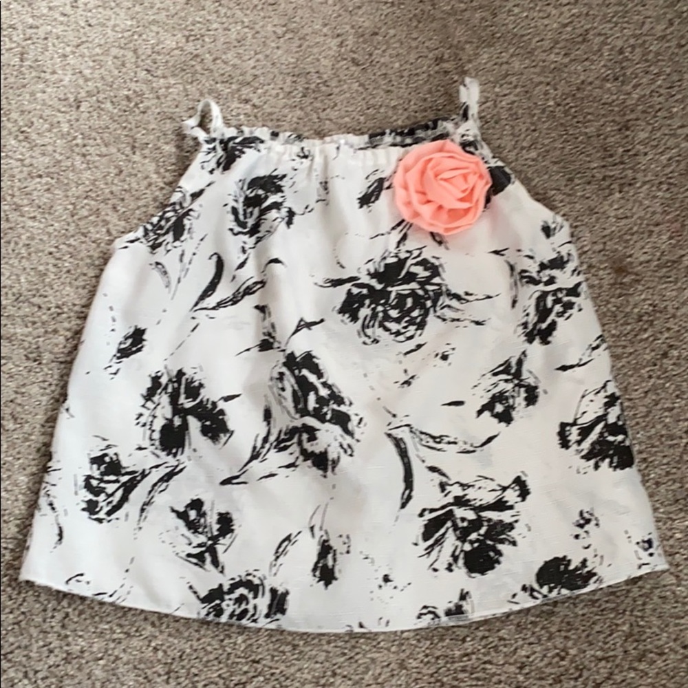 Black and white flowers with pink rose